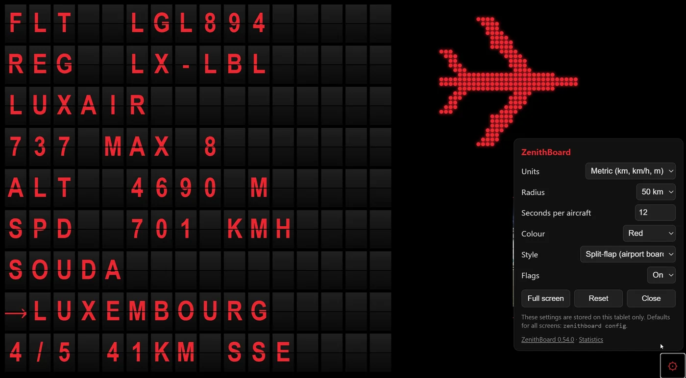 The wall’s own settings panel over a split-flap board: units, radius, seconds per aircraft, colour, style and flags